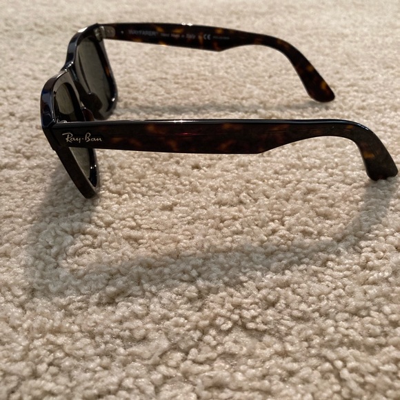 Ray Ban Wayfarer sunglasses main image 4